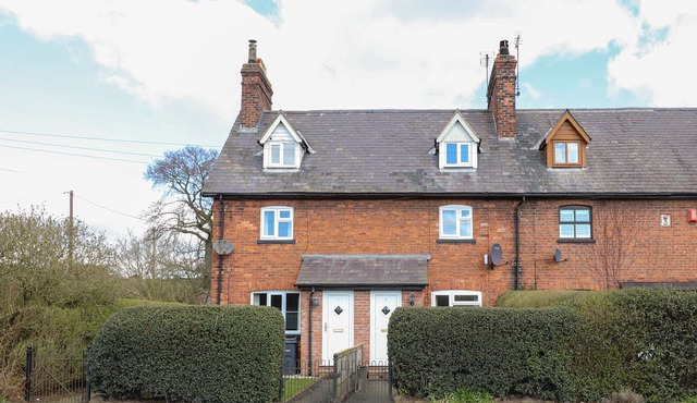 2 ORGANSDALE COTTAGES, pet friendly, with open fire in Kelsall