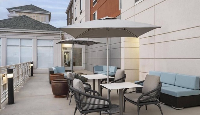 2 pairs stay | 1 unit each with king size bed + Indoor Pool, Gym and Breakfast