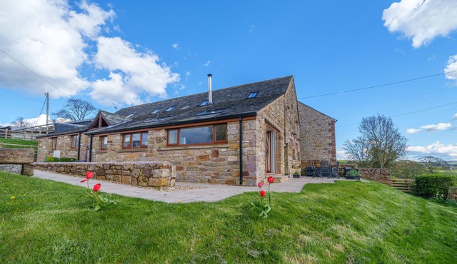 2 Peggies Barn - Rural Holiday Home with stunning views