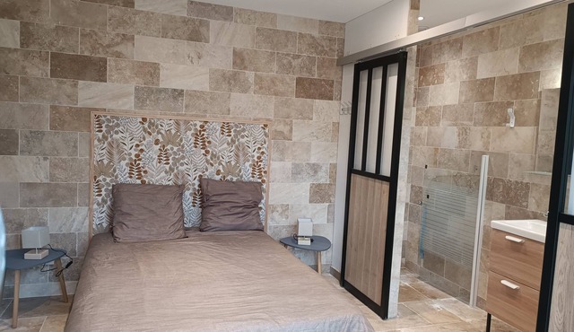 2-person bedroom with shower room and toilet