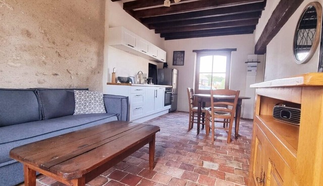 2-person gîte with swimming pool