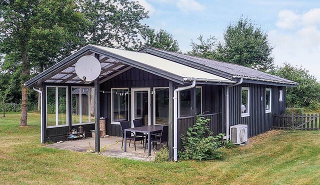 2 person holiday home in Thyholm-By Traum