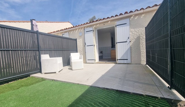 2-person studio, private enclosed terrace, private parking space