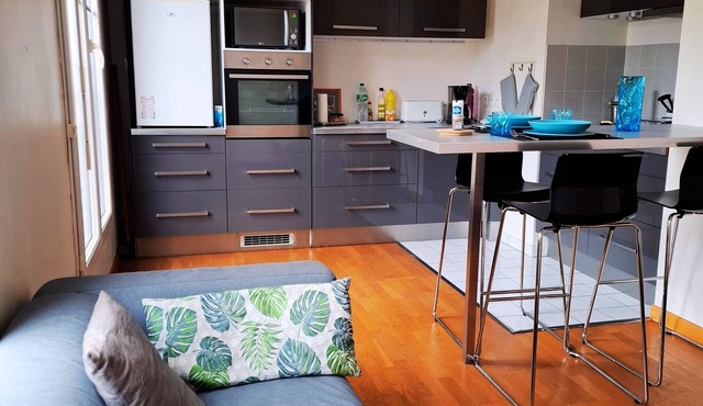 2-person studio with secure parking near Versailles, Paris