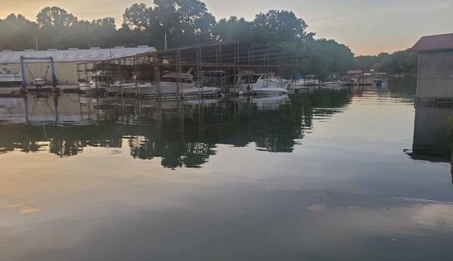 #2 PET FRIENDLY! PONTOON/KAYAKS AVAILABLE! STUDIO CONDO CLOSE TO TOWN & MARINA!