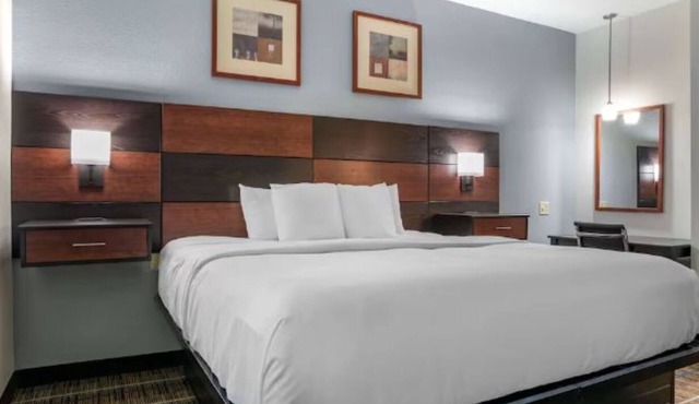 2 Pet-Friendly Suites w/Full Kitchen Near Baton Rouge Zoo & Shopping Spots