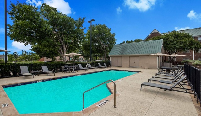2 Pet-friendly Suites W/Full Kitchen! FREE Breakfast, Parking, Pool, Tennis Ct!
