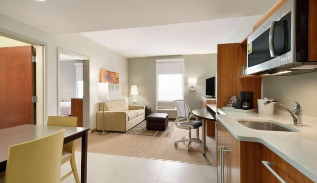 2 Pet-friendly Units Near CityCenter! FREE Parking and Breakfast! Pets Allowed!