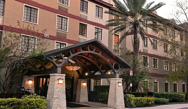 2 Pet-friendly Units, Outdoor Pool, Free Breakfast!