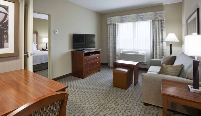 2 Pet-Friendly Units, Free Hot Breakfast, Pool, Close to Mayo Civic Center!