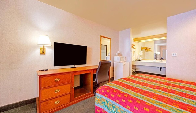 2 Pet-friendly Units w/ Free Parking | Bridge of the Gods - 4.4 miles away