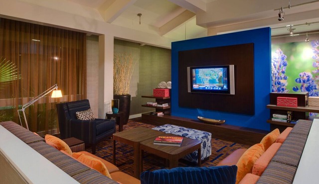 2 Pet-Friendly Units w/Pool Access Near Famous Art Car Museum