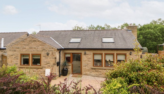 2 PHEASANT LANE, pet friendly in Bolsterstone/Ewden Village