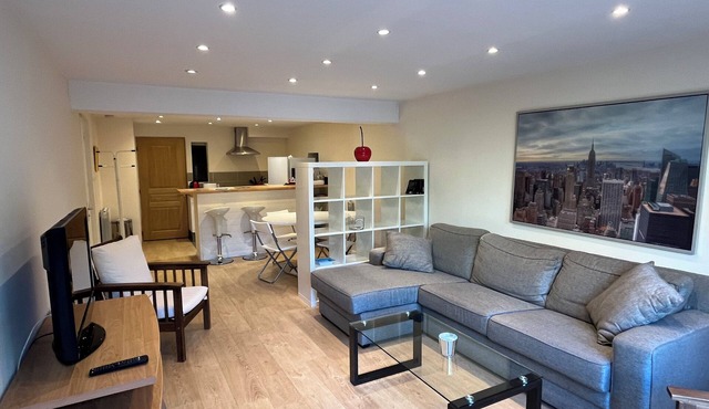 2 Pièces 45 m2 Très au Calme, à 20mn de L'étoile en RER