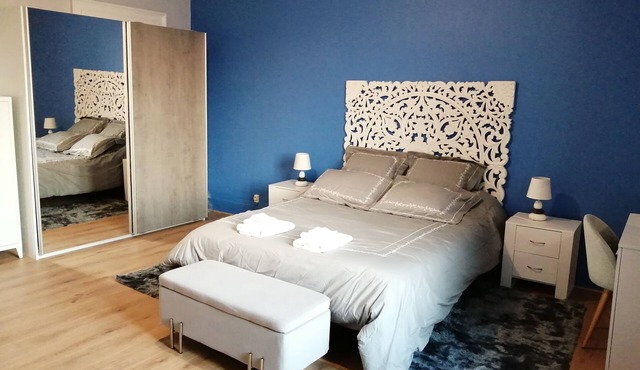 2 Pièces 62 m2, Superbe Vue, Spacieux, Lumineux, Chargé D'histoire