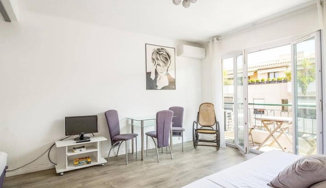 2 PIECES RECEMMENT RENOVE CENTRE DE CANNES 'BANANE' 2MN DES PLAGES DE LA CROISETTE ll A1B115