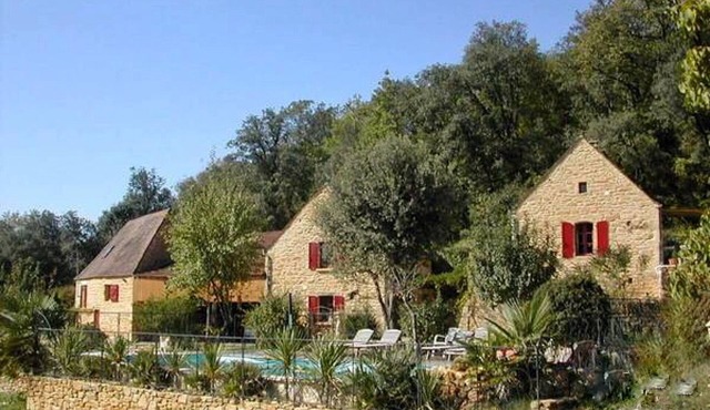 2 pools, private spa, jacuzzi, sauna. 3 lovely, restored 18th C. Houses.