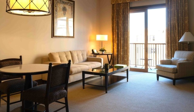 2 Premier Suite Pool View Balcony | Hotel Granduca | Near High-End Shopping