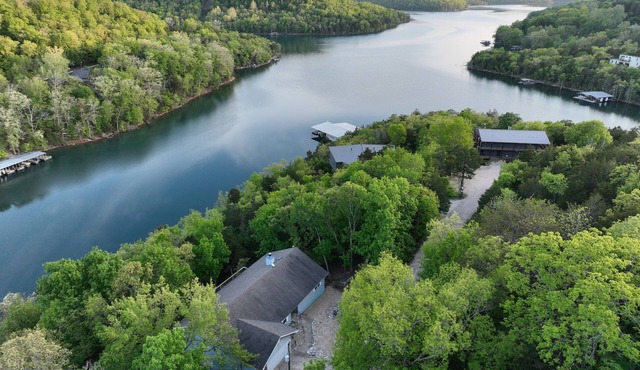 2 Primary Suites! 4.5BR Beaver Lakefront, Lake view.