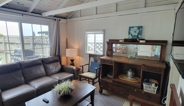 2 Private Beach Front Cottages on the Lake in Beautiful Port Stanley