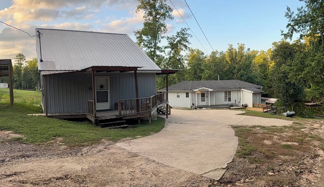 2 Private Houses Great View Pets & Families Love Lakefront on Lake Eufaula