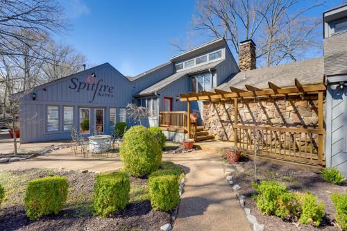 2 Private Pools! Stunning Southaven Group Getaway
