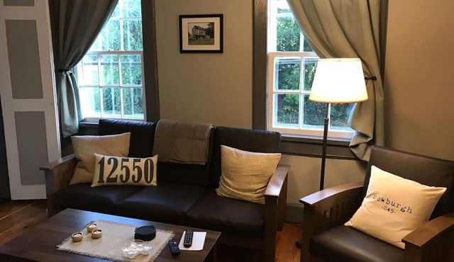 #2, Quaint Private Apartment in Historic Building