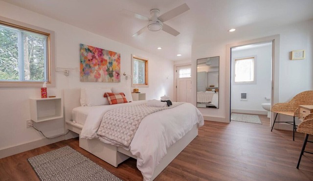2 Queen+1 Full | 2Full Baths | Walk to LU & Shops!