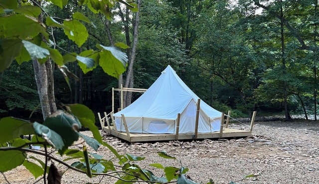 2 Queen-Bed Canvas Bell Tent on Working Farm in Historic Laurel Highlands