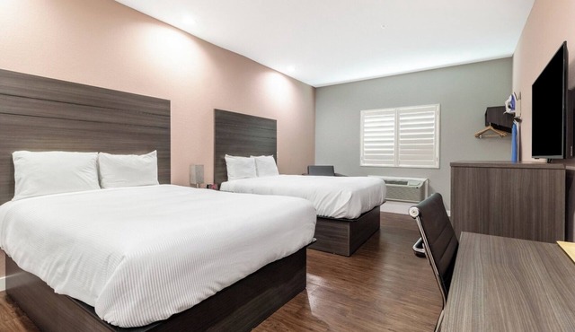 2 Queen Bed Room, Scottish Inns, Free Parking, Close to Houston Memorial Park