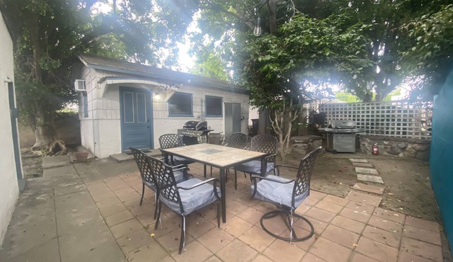 2 Queen Beds/1 Bath, Back House, FURNISHED STUDIO, Kitchenette, W/D, Patio/BBQ