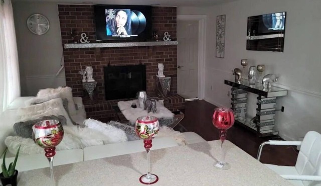 2 QUEEN BEDS 2 GUESS