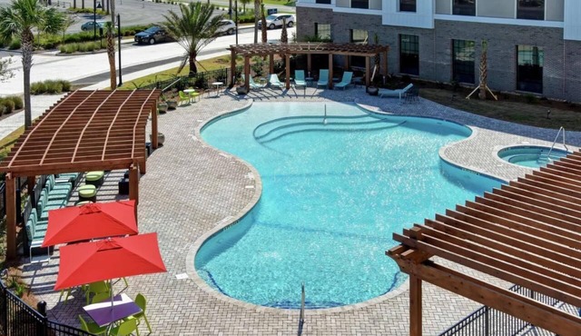 2 Queen Beds | Free Breakfast & Pool | 5 mi to Golf Club and Nature Reserves