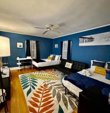 2 Queen Beds Futon Private Bath Shared Communal Space SU Carrier Dome Hospitals
