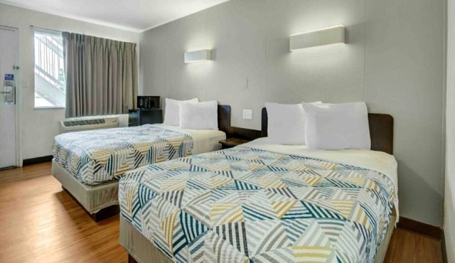 2 Queen Beds | Mobility Access RI Shwr ,Smk