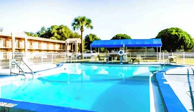 2 Queen Beds Perfect for Family Stays with Free Parking and Outdoor Pool