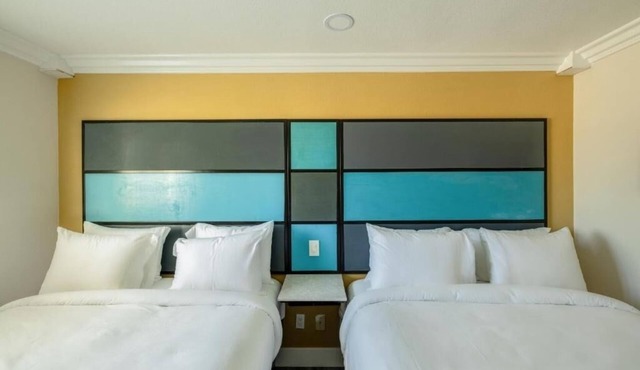 2 Queen Beds Room Near Miami, OK Attractions with TV + Desk – 2 Rooms