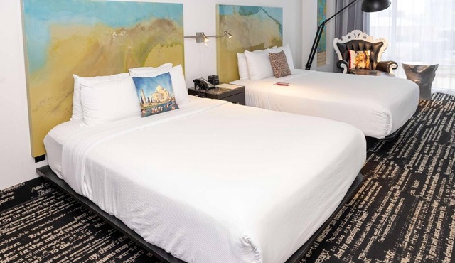 2 Queen | Lorenzo by Hilton | Skyline Pool, City Center 6 Min, Deep Ellum 7 Min