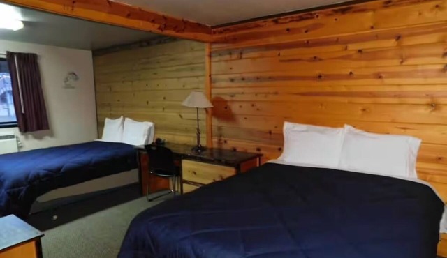 2 Queen Suite w/Kitchenette near Packwood Lake Trailhead | Perfect for Skiers