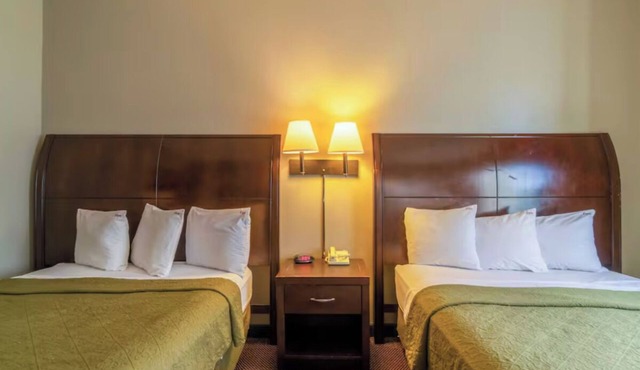 2 Queens Quiet & Affordable Stay Near I-555 with Parking and Nearby Attractions