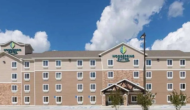 2 Queens w/Kitchen Minutes From The Airport