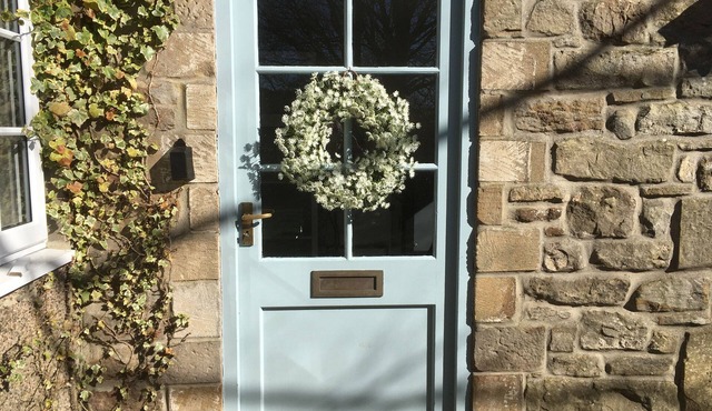 2 REDESWOOD COTTAGES, pet friendly, with open fire in Bellingham