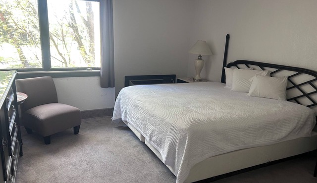 2 Relaxing Family-Friendly Bay Valley Rooms – Golf, Pool & Scenic Trails