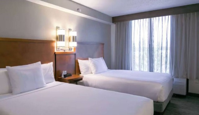 2 Relaxing Franklin Getaway near Cool Springs with Pool, and Free Breakfast