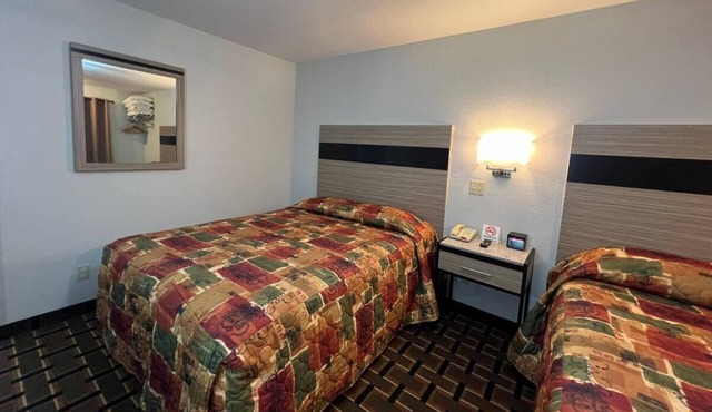 2 Relaxing Rooms w/Free Parking, Near Wilson Creek Reservoir