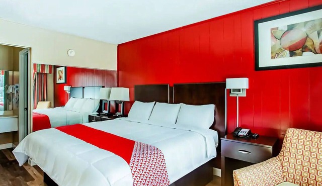 2 Relaxing Rooms w/Private Bath + Flat-Screen TV Near Local Spots