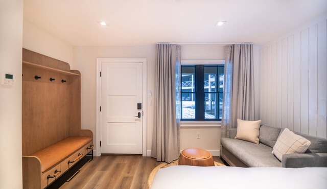 2 Relaxing Suite w/Pool, Sports Activities & Hot Spring!