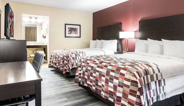 2 Road Trip Ready Rooms w/Parking Near Knocks & Outdoor Adventures