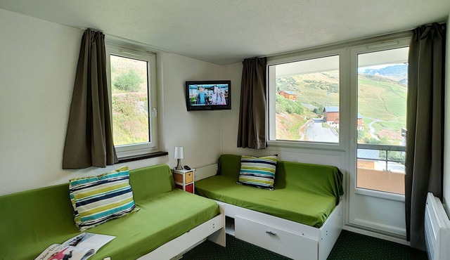 2-room 4 people, south balcony, parking, Les Menuires