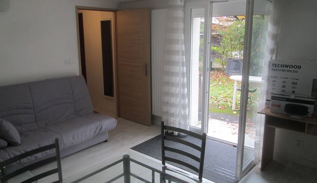 2-room accommodation bedroom and living room with small garden